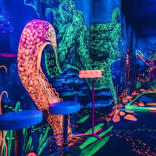 3D Minigolf Bahn in Dresden - Bahn wird beleuchtet