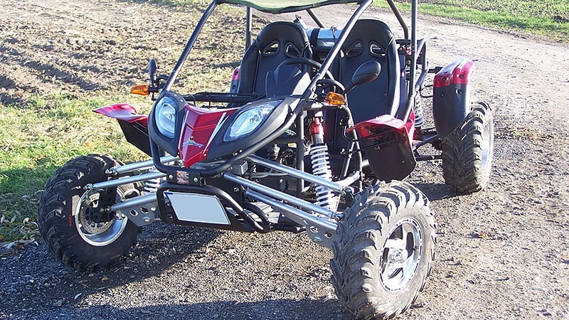 Buggy steht auf Feldweg, Buggy Tour in Leipzig