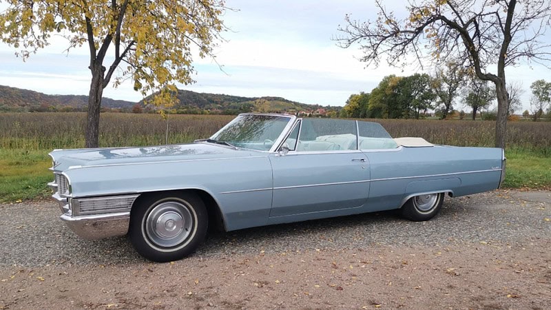 Seitenansicht von schräg links 1965 Cadillac DeVille