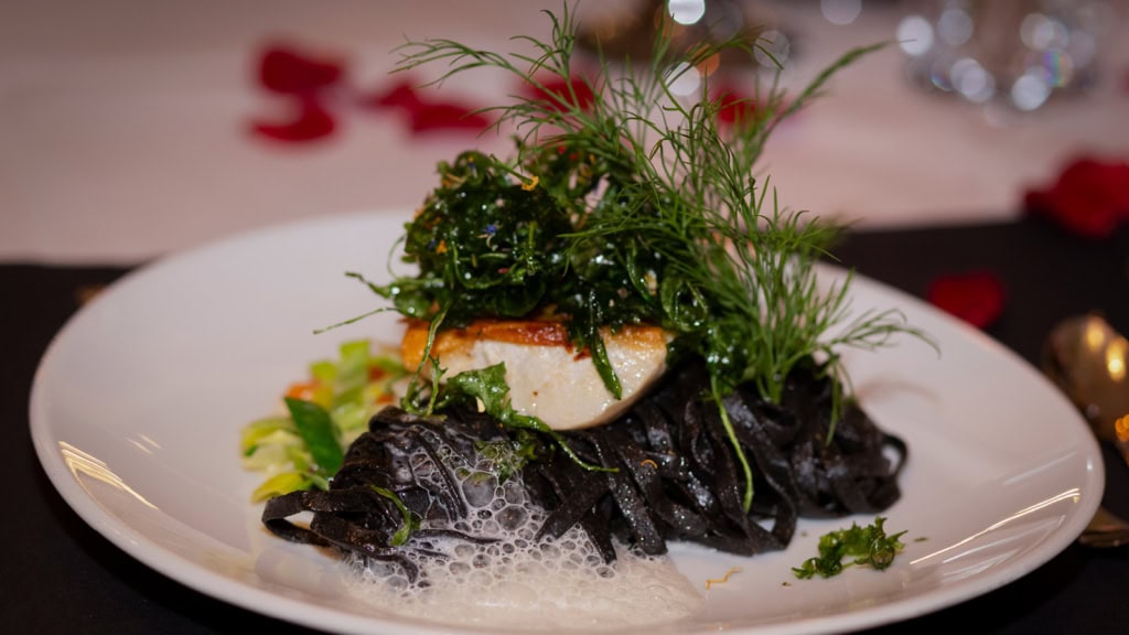 köstliches Menü auf dem Teller zum Romantik Dinner in Dresden