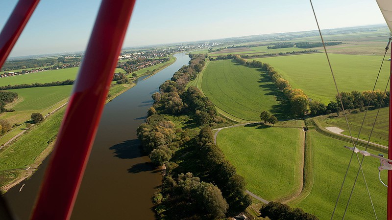 Aussicht aus dem Doppeldecker beim Rundflug