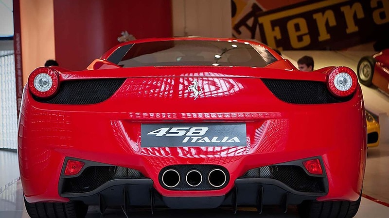 Heckansicht Ferrari F458 Italia selber fahren