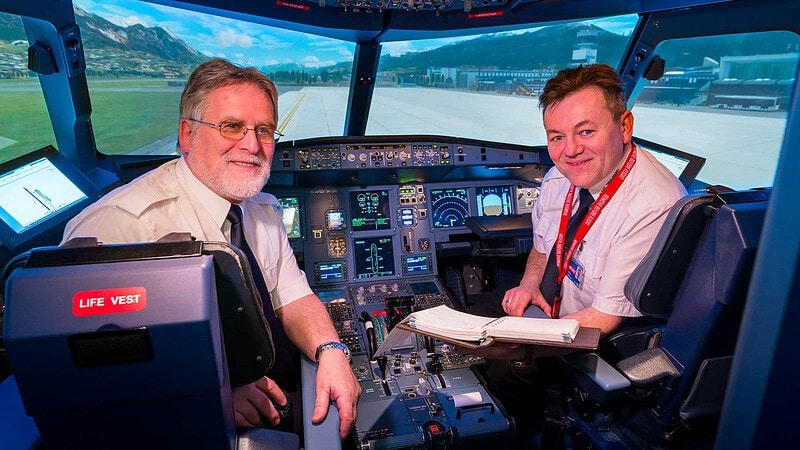 Piloten beim Flugsimulator A320 in Dresden