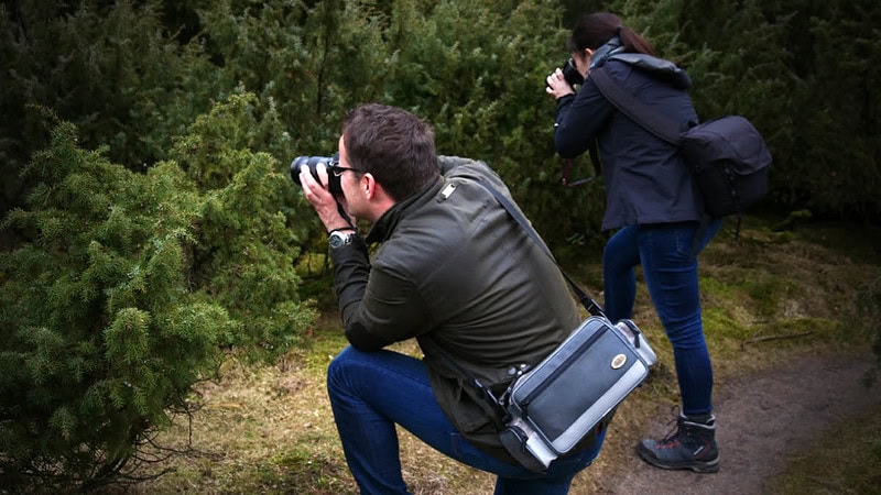 Ein Mann und eine Frau fotografieren die Natur. - Fotokurs Tagesworkshop