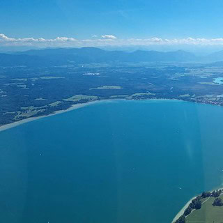 Rundflug über einen See bei dem Fünfseeland Rundflug