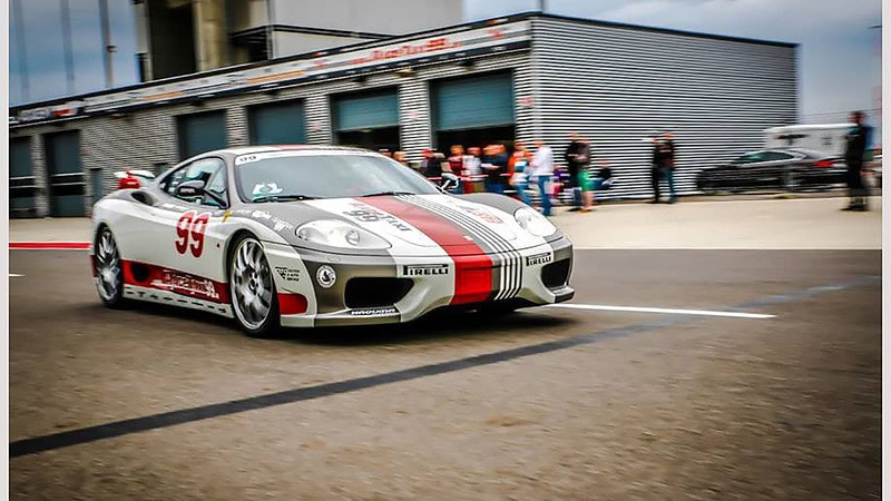 Ferrari 360 Stradale Cup startet aus der Boxengasse auf dem Lausitzring