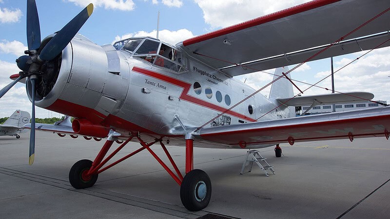 Doppeldecker AN2 auf dem Flugplatz, Rundflug im Doppeldecker AN2 in Jahnsdorf