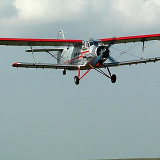 Doppeldecker AN2 im Anflug, Rundflug im Doppeldecker AN2 in Jahnsdorf