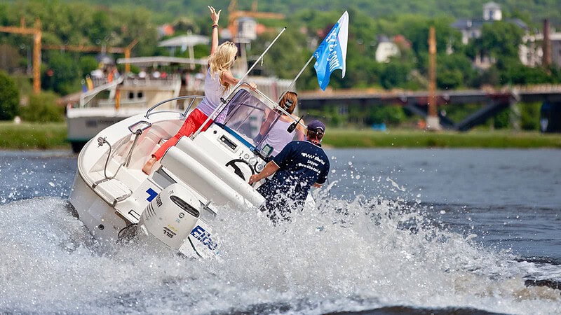 Speedboot in voller Fahrt, Speedboot Tour in Dresden