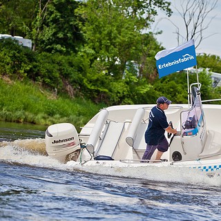 Speedboot auf der Elbe in Dresden