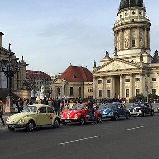 VW Käfer und VW T2 in Berlin Stadtrundfahrt