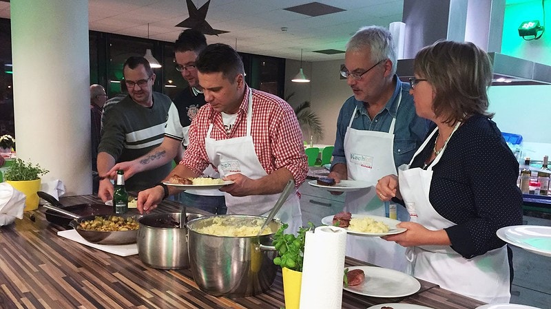 Teamkochen in Dresden in einer Kochschule