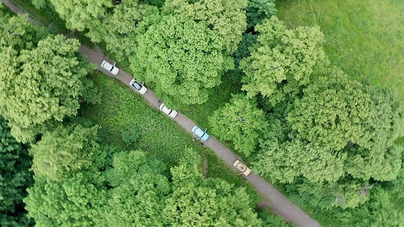 Trabant auf einem Weg, Ansicht von oben.