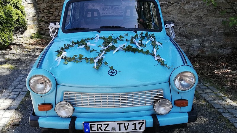 Hochzeitsdekoration für ein Trabant 601