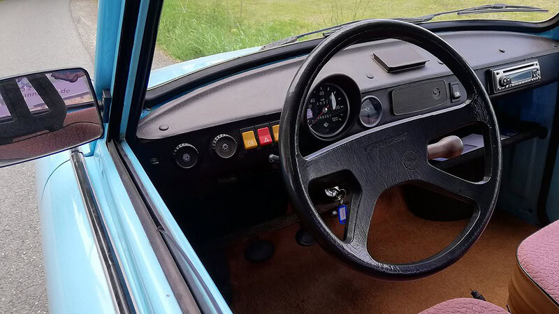 Blick auf das Lenkrad des Trabant 601