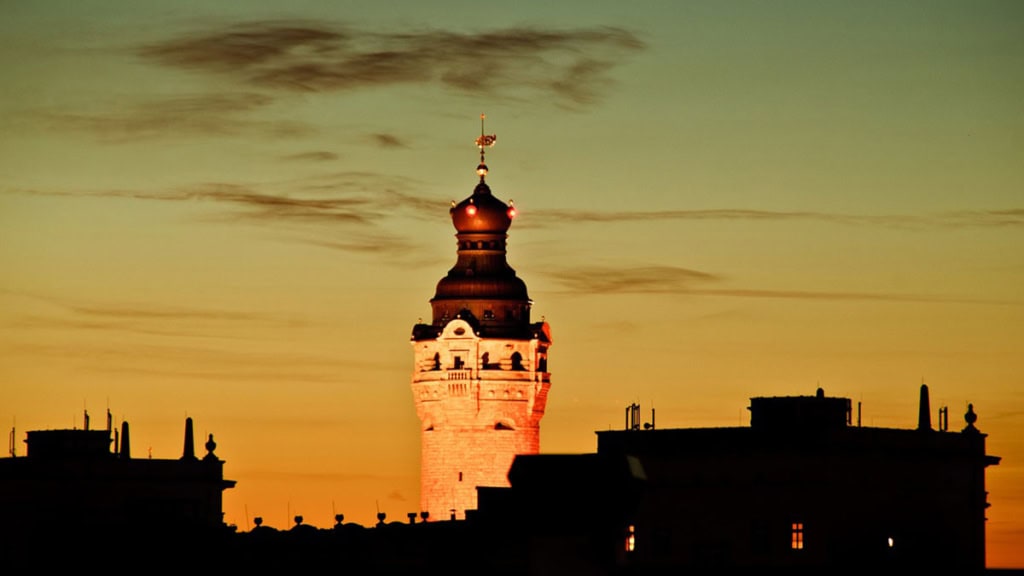 Ansicht des Rathauses am Abend in Leipzig