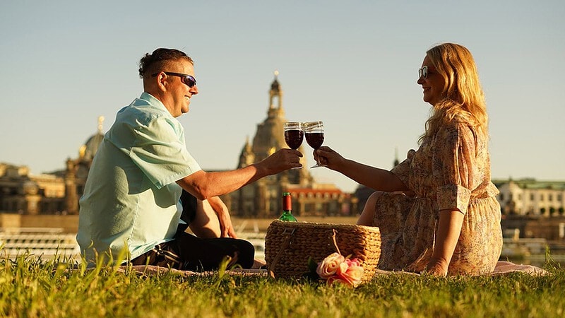 Fotoshooting mit Picknick an der Elbe in Dresden