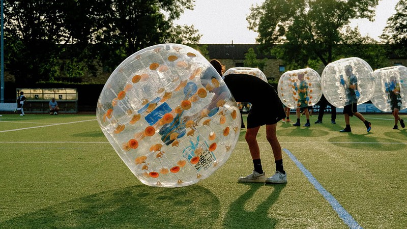 Bubble Fußball spiel im Freien