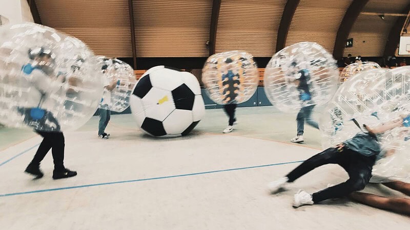 Bubble Fußball spiel in einer Arena