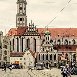 Blick auf den Hauptplatz in der Stadt Augsburg