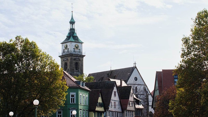 Blick auf eine Kirche in der Stadt Stuttgart