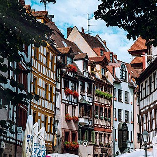 Blick auf Stadthäuser in der Stadt Nürnberg